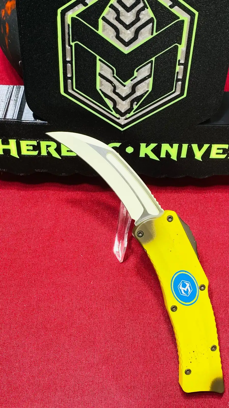 Heretic ROC Stabnana- Freshly Peeled Magnacut - Cerakote Banana Handles - Curved OTF - H060-FP-NANA