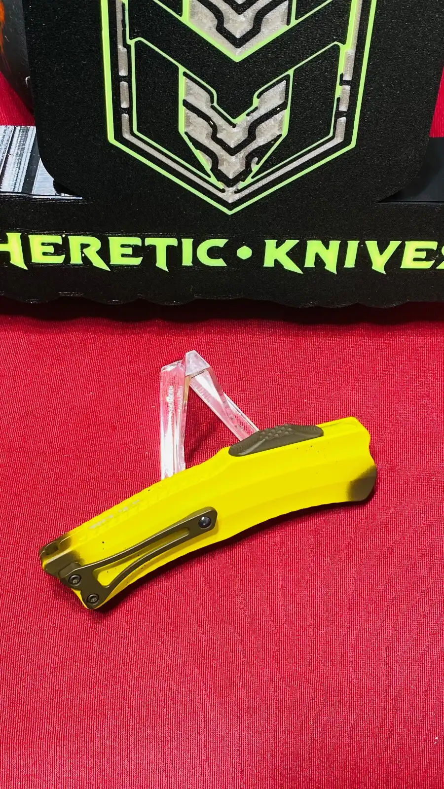 Heretic ROC Stabnana- Freshly Peeled Magnacut - Cerakote Banana Handles - Curved OTF - H060-FP-NANA - Image 3