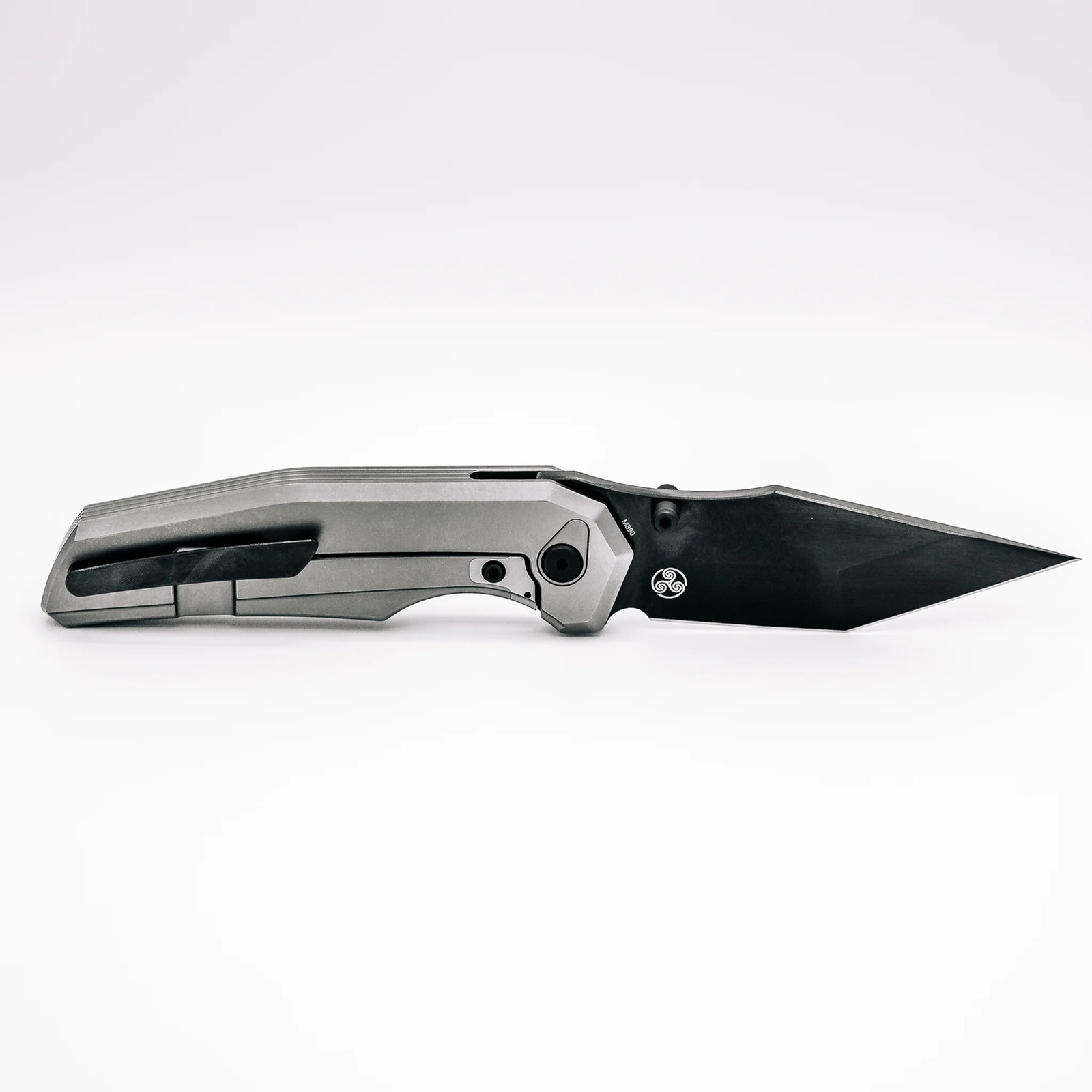 Chaves Omega - Bright Titanium, Black DLC Bright Blade