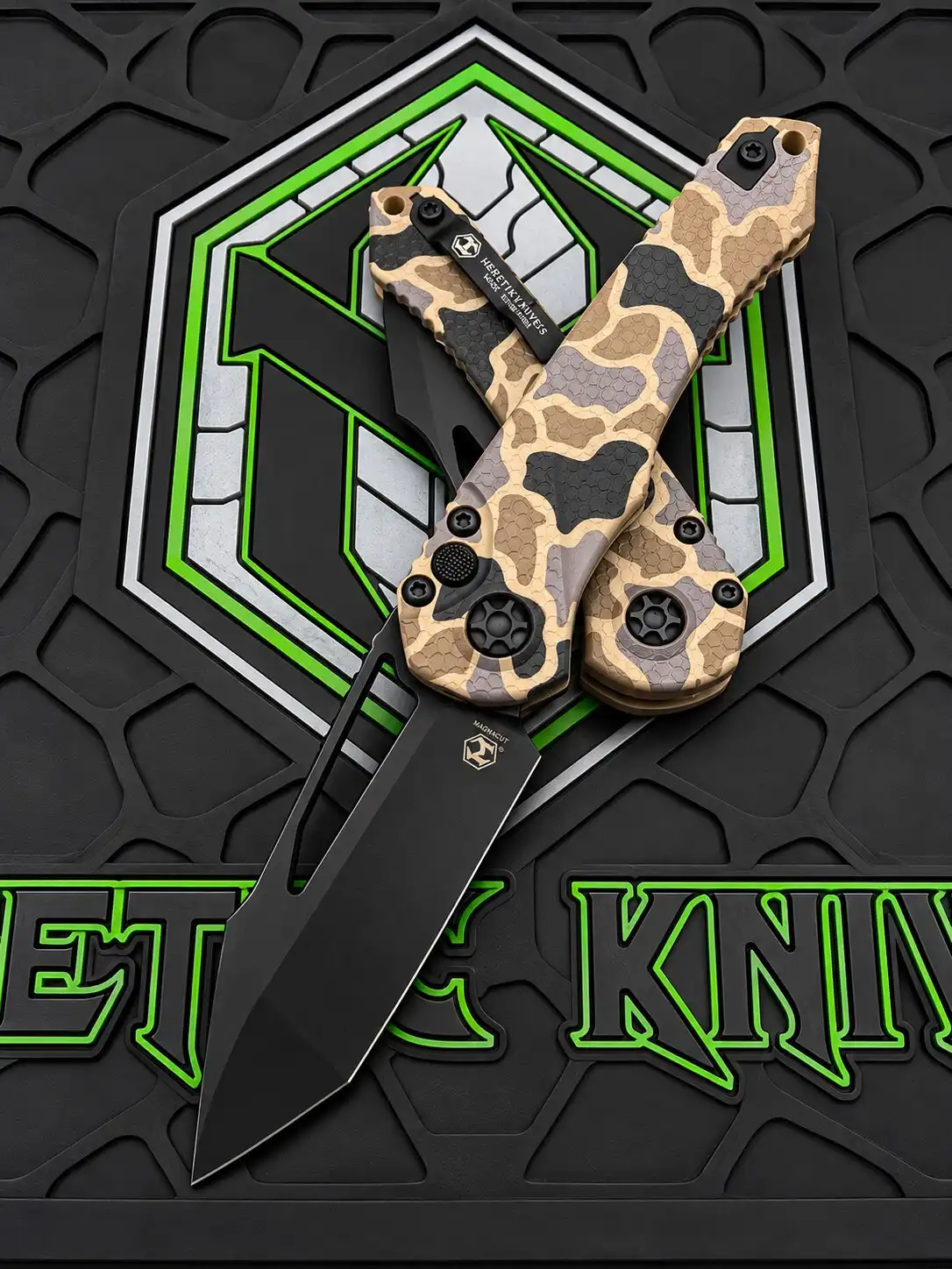 Heretic Mini Pariah - Duck Camo Gator Grip, Auto, Tanto Magnacut Steel